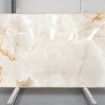 Piedra White Onyx en tablas